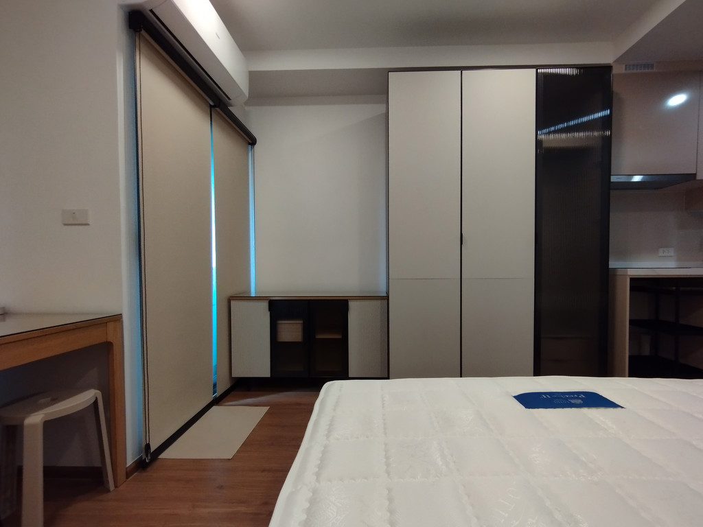 ขายห้องสตูดิโอ The Livin Ramkhamhaeng ขนาด 22.94 ตรม. ชั้น 10 วิวสระแนวยาว สวยสุดๆ ระเบียงทิศเหนือ เ