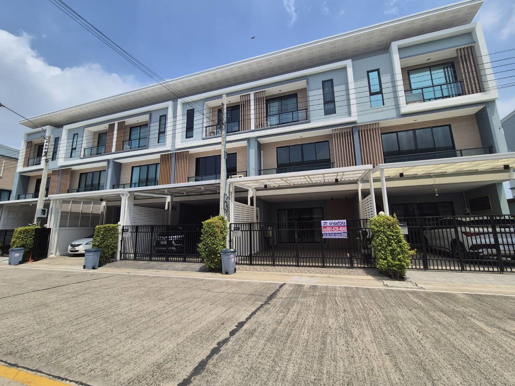 ทาวน์โฮม 3 ชั้น หมู่บ้านชญาดา แอทเวิร์ค ซอยศรีด่าน 22 ตกแต่งครบพร้อมเข้าอยู่