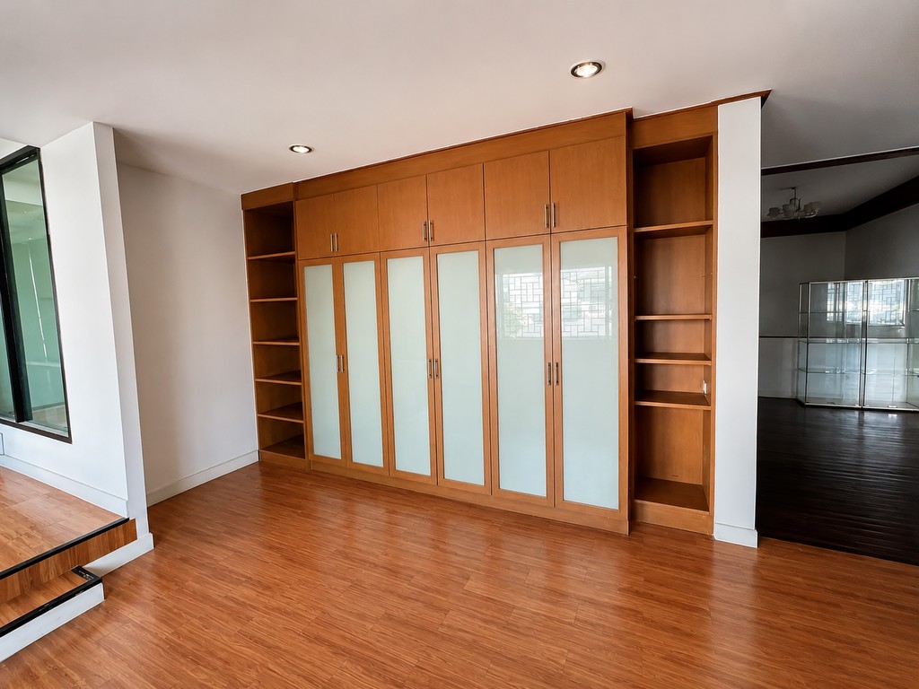 ขายบ้านเดี่ยว 7 ห้องนอน ลำลูกกา ปทุมธานี HRE01014