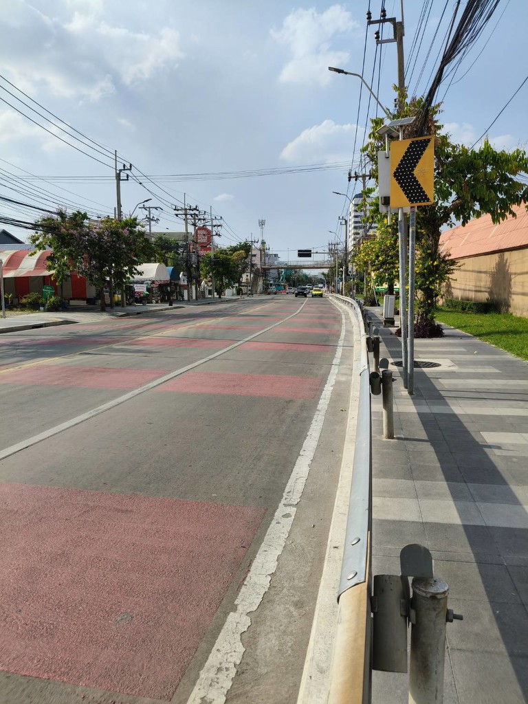 ขายที่ดินเปล่าถมแล้วติดถนนนวลจันทร์ กรุงเทพมหานคร