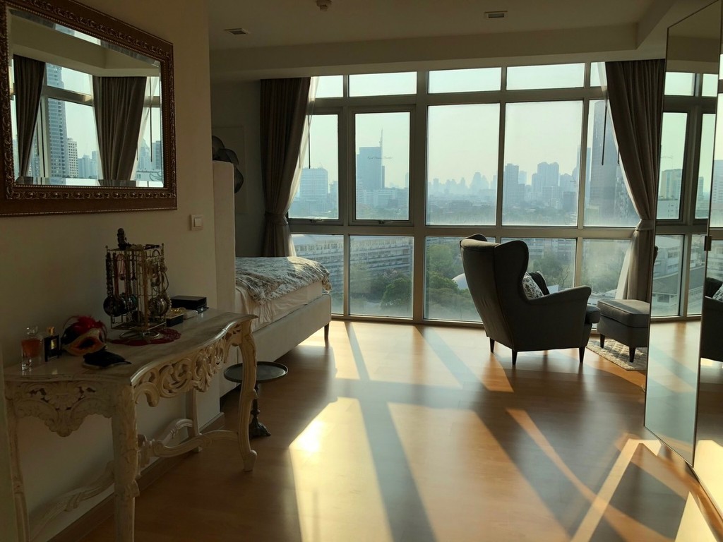 ขายและให้เช่า คอนโด Nusasiri Condo ติดสถานีรถไฟฟ้าเอกมัย, สถานีรถไฟฟ้าเอกมัย