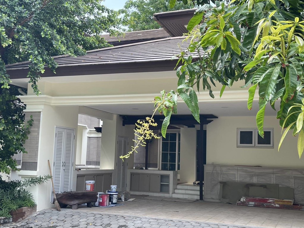 ขายและให้เช่าหมู่บ้านลดาวัลย์ รามอินทรา เป็นหลังไข่แดง อยู่ตรงกลาง สวยที่สุดในโครงการลดาวัลย์