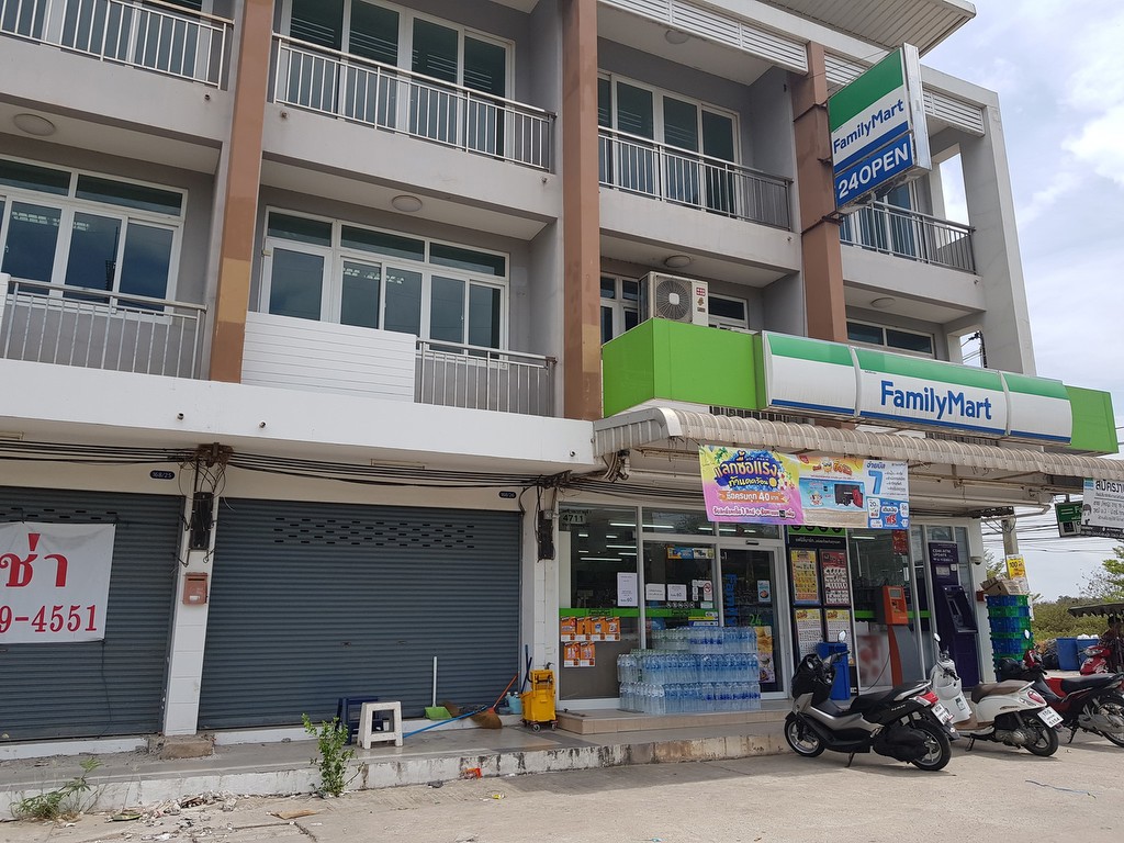 ให้เช่าตึกแถวสินสาคร ติด family mart หน้าหมู่บ้านซื่่อตรงสารินและนิคมอุตสาหกรรมสินสาคร