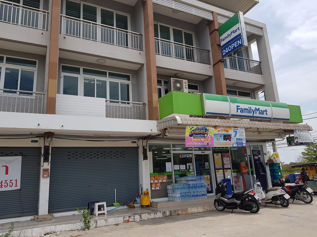 ให้เช่าตึกแถวสินสาคร ติด family mart หน้าหมู่บ้านซื่่อตรงสารินและนิคมอุตสาหกรรมสินสาคร