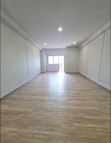 ขายคอนโดรีโนเวทแล้ว ติด BTSสะพานใหม่ ห้องใหญ่ 38 ตร.ม.