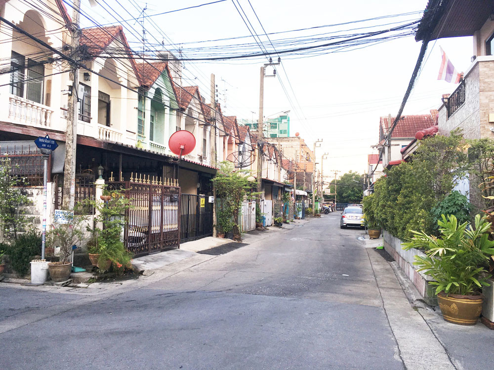 ให้เช่าทาวเฮ้านวมินทร์ 135 32/271 18 ตรว. 2 ชั้น 2 ห้องนอน 2 ห้องน้ำ 1 ห้องครัว แอร์ 3 ตัว 8000 บ.