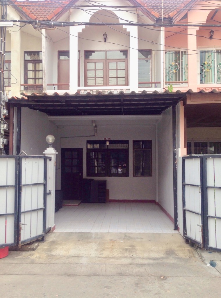 ให้เช่าทาวเฮ้านวมินทร์ 135 32/271 18 ตรว. 2 ชั้น 2 ห้องนอน 2 ห้องน้ำ 1 ห้องครัว แอร์ 3 ตัว 8000 บ.