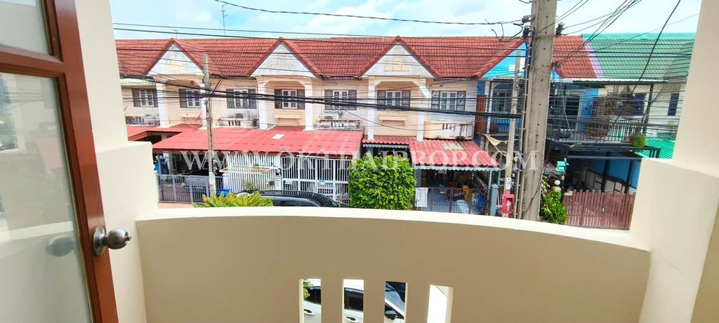 ทาวน์เฮ้าส์ หมู่บ้านลภาวัน11 บางบัวทอง นนทบุรี