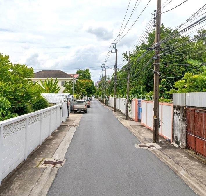 ที่ดินพร้อมสิ่งปลูกสร้างประชาชื่น ใกล้ทางด่วนและรถไฟฟ้า ถนนประชาชื่น (วงศ์สว่าง)