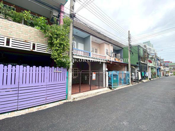 ทาวน์เฮ้าส์ หมู่บ้านทรัพย์สิทธิชัย ปากเกร็ด นนทบุรี