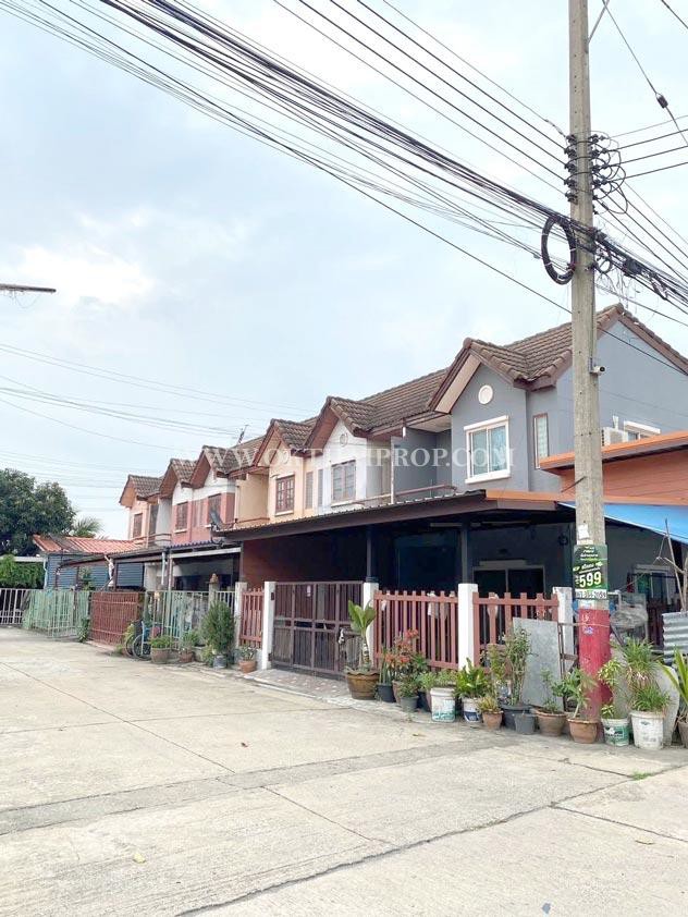 ทาวน์เฮ้าส์ หมู่บ้านเฟื่องฟ้านคร5 ลาดหลุมแก้ว ปทุมธานี