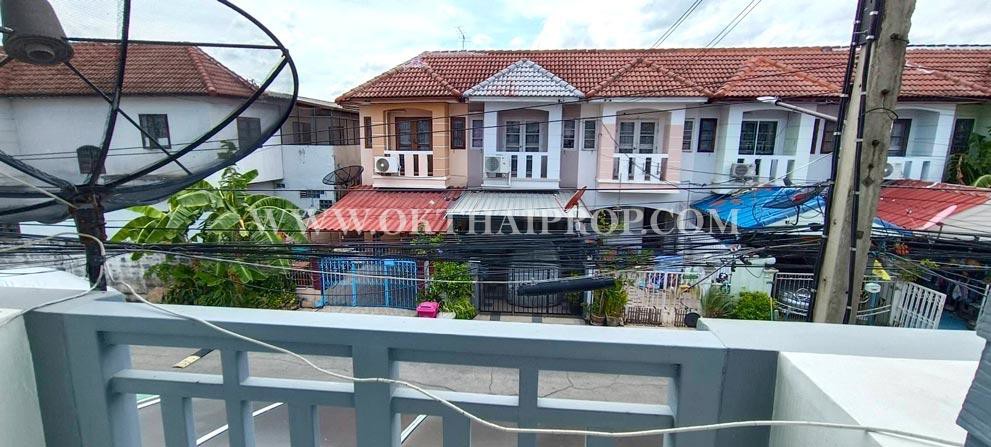 ทาวน์เฮ้าส์ หมู่บ้านสินเพชร ถนนจันทร์ทองเอี่ยม บางบัวทอง