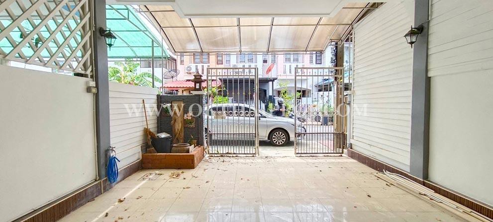 ทาวน์เฮ้าส์ หมู่บ้านสินเพชร ถนนจันทร์ทองเอี่ยม บางบัวทอง