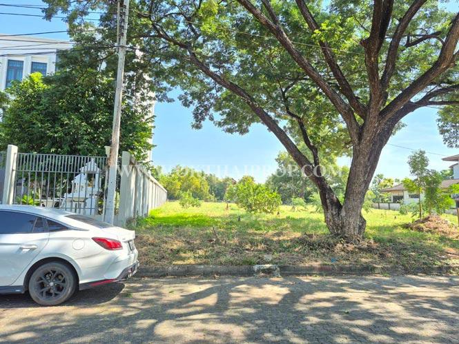 ที่ดิน หมู่บ้านสวนเอก เลคปาร์ค ลําลูกกา ปทุมธานี