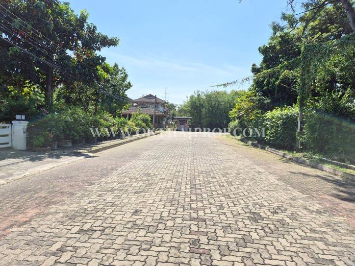 ที่ดิน หมู่บ้านสวนเอก เลคปาร์ค ลําลูกกา ปทุมธานี