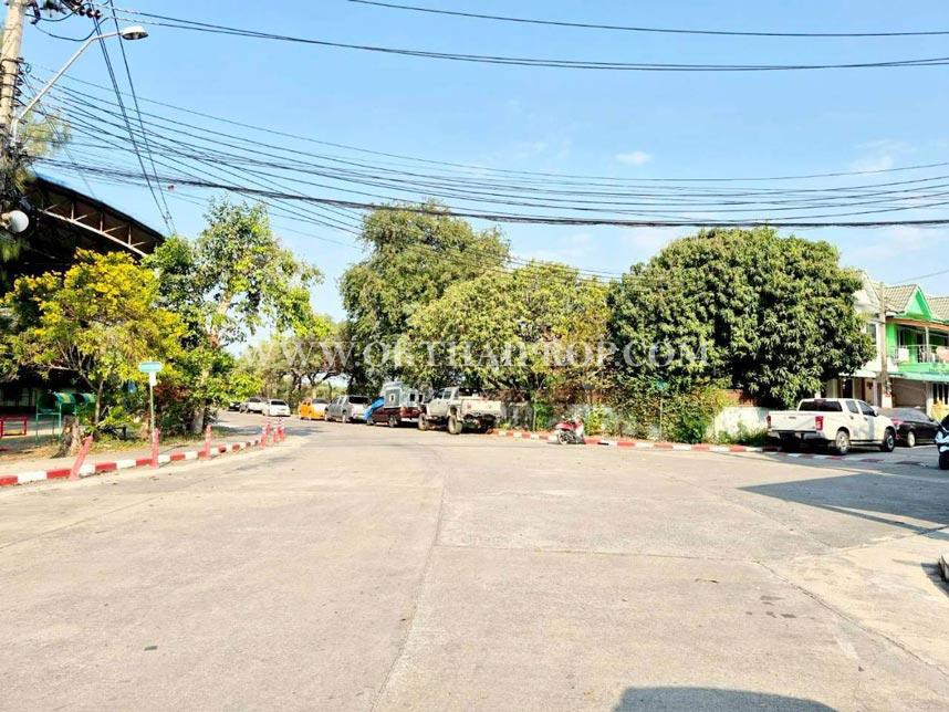 ทาวน์เฮ้าส์ หมู่บ้านสุชา บางบัวทอง ใกล้กับรถไฟฟ้าสายสีม่วง นนทบุรี
