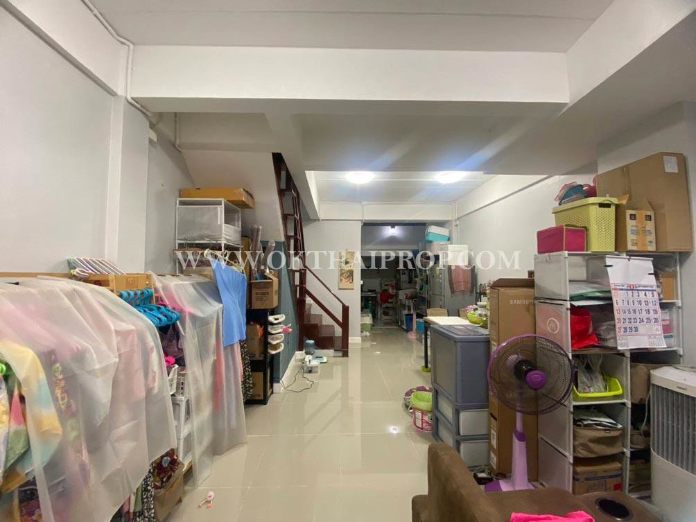 ทาวน์เฮ้าส์ หมู่บ้านศรีประจักษ์วิลล่า4 ถนนบางกรวย-ไทรน้อย บางบัวทอง