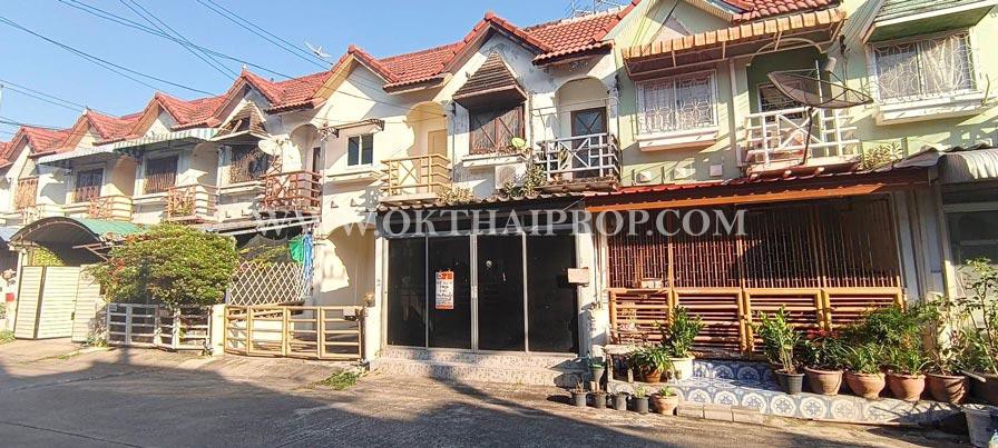 ทาวน์เฮ้าส์ หมู่บ้าน นครทองปาร์ควิว 1 ถนนบางกรวย-ไทรน้อย