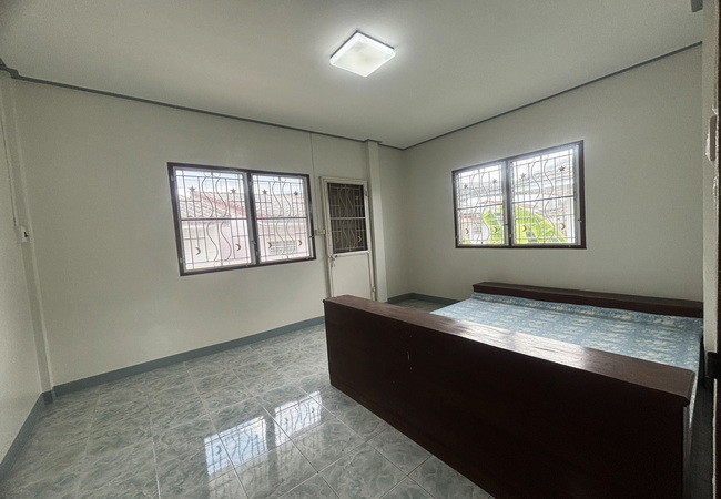 ขายและให้เช่าบ้านเดี่ยว หมู่บ้านเมืองเพชรวิลเลจ ซอยทุ่งมังกร 12 เนื้อที่ 67 ตร.ว. 2 ชั้น 3 นอน 2 น้ำ
