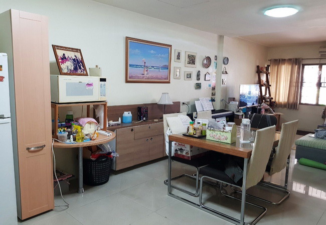 ขายทาวน์เฮ้าส์ หมู่บ้านกลางเมือง พระราม 9 ซอย 43 เนื้อที่ 20 ตร.ว. 3 ชั้น 3 นอน 3 น้ำ