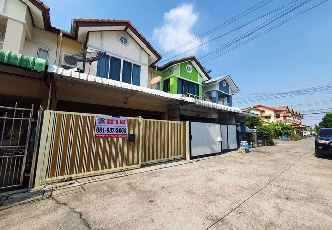 ขายทาวน์เฮ้าส์ หมู่บ้านซื่อตรง สายไหม เนื้อที่ 20.6 ตร.ว. 2 ชั้น 3 นอน 2 น้ำ
