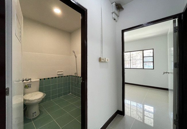 ขายทาวน์เฮ้าส์ หมู่บ้านพฤกษา 14 เอ ซอยวัดลาดปลาดุก เนื้อที่ 18 ตร.ว. 2 ชั้น 3 นอน 2 น้ำ