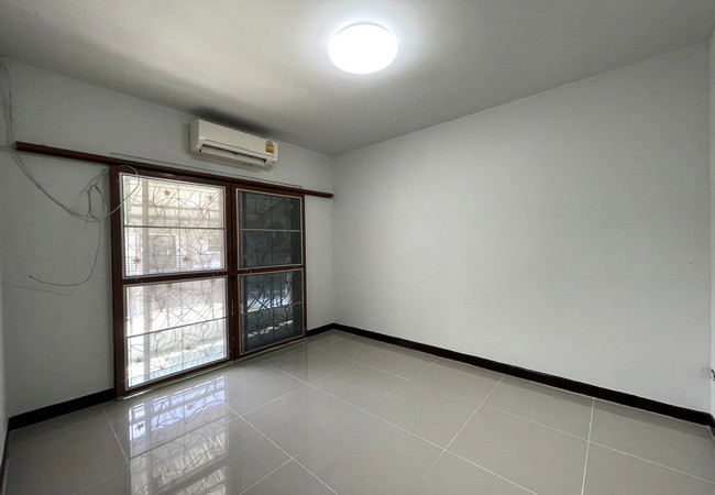 ขายทาวน์เฮ้าส์ หมู่บ้านพฤกษา 14 เอ ซอยวัดลาดปลาดุก เนื้อที่ 18 ตร.ว. 2 ชั้น 3 นอน 2 น้ำ