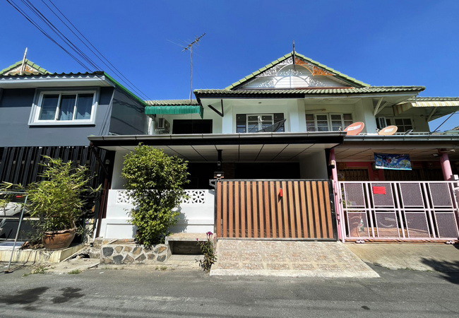 ขายทาวน์เฮ้าส์ หมู่บ้านพฤกษา 14 เอ ซอยวัดลาดปลาดุก เนื้อที่ 18 ตร.ว. 2 ชั้น 3 นอน 2 น้ำ