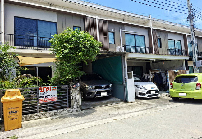 ขายทาวน์เฮ้าส์ หมู่บ้านเดอะคอนเนค สุวรรณภูมิ 3 เนื้อที่ 18.2 ตร.ว. 2 ชั้น 3 นอน 2 น้ำ
