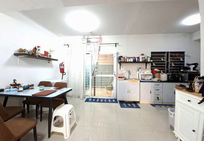 ขายทาวน์เฮ้าส์ หมู่บ้านเดอะคอนเนค สุวรรณภูมิ 3 เนื้อที่ 18.2 ตร.ว. 2 ชั้น 3 นอน 2 น้ำ