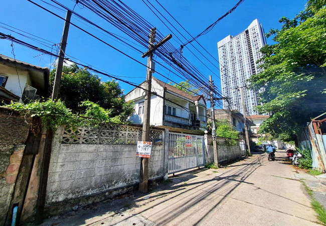 ขายที่ดิน ซอยสุขุมวิท 46 คลองเตย กรุงเทพมหานคร เนื้อที่ 208 ตร.ว. พร้อมสิ่งปลูกสร้าง