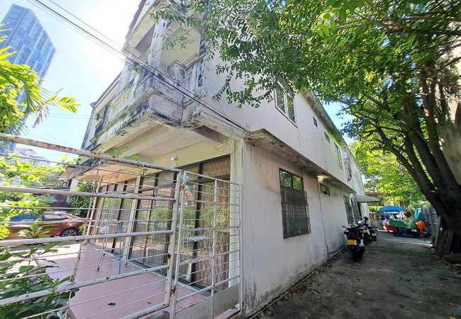 ขายที่ดิน ซอยสุขุมวิท 46 คลองเตย กรุงเทพมหานคร เนื้อที่ 208 ตร.ว. พร้อมสิ่งปลูกสร้าง