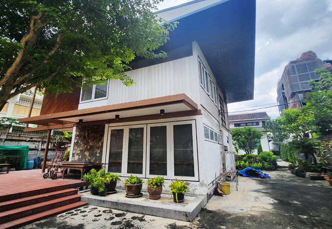 ขายบ้านเดี่ยว ถนนนครไชยศรี เขตดุสิต กรุงเทพมหานคร เนื้อที่ 127.8 ตร.ว. 2 ชั้น 3 นอน 2 น้ำ