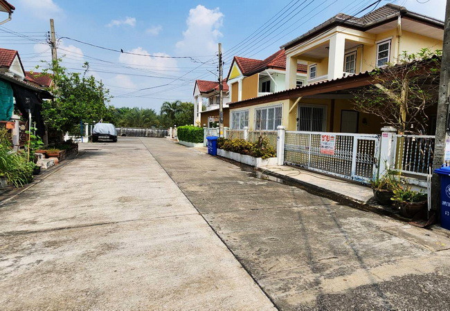 ขายบ้านเดี่ยว หมู่บ้านลภาวัน 9 ถนนชัยพฤกษ์ เนื้อที่ 52.5 ตร.ว. 2 ชั้น 3 นอน 2 น้ำ