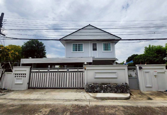 ขายบ้านเดี่ยว หมู่บ้านสัมมากร รามคําแหง 112 สะพานสูง กรุงเทพ เนื้อที่ 66 ตร.ว. 2 ชั้น 3 นอน 4 น้ำ