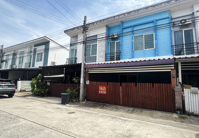 ให้เช่าทาวน์เฮ้าส์ หมู่บ้านกัสโต้ บางนา-สุวรรณภูมิ เนื้อที่ 18.5 ตร.ว. 2 ชั้น 3 นอน 2 น้ำ พร้อมอยู่