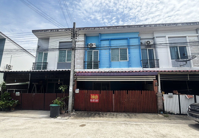 ให้เช่าทาวน์เฮ้าส์ หมู่บ้านกัสโต้ บางนา-สุวรรณภูมิ เนื้อที่ 18.5 ตร.ว. 2 ชั้น 3 นอน 2 น้ำ พร้อมอยู่