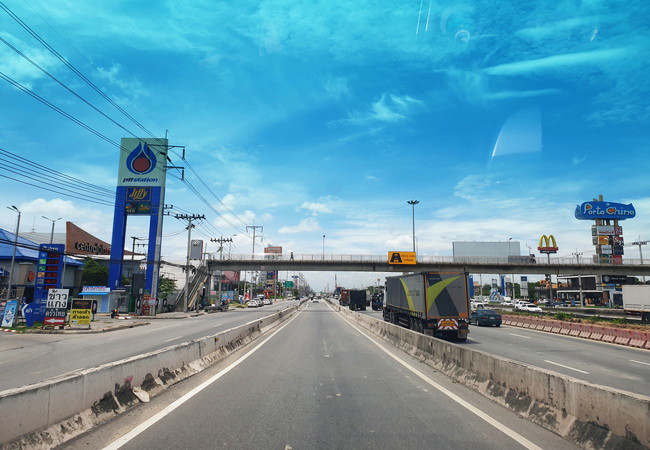 ขายที่ดิน ตรงข้ามเซ็นทรัลมหาชัย ติดถนนพระราม 2 เนื้อที่ 9-0-79.6 ไร่ พร้อมสิ่งปลูกสร้าง