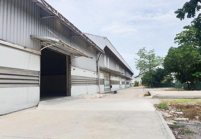 ขายที่ดิน ตรงข้ามเซ็นทรัลมหาชัย ติดถนนพระราม 2 เนื้อที่ 9-0-79.6 ไร่ พร้อมสิ่งปลูกสร้าง