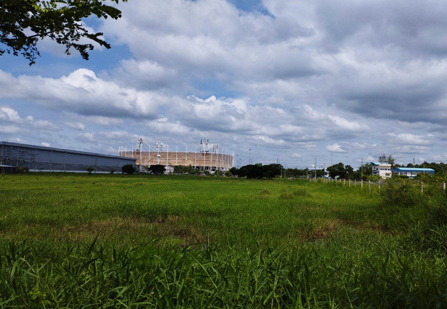 ขายที่ดิน ตรงข้ามบางกอกอารีน่า ติดถนนเชื่อมสัมพันธ์ หนองจอก กรุงเทพ เนื้อที่ 25-0-60.6 ไร่