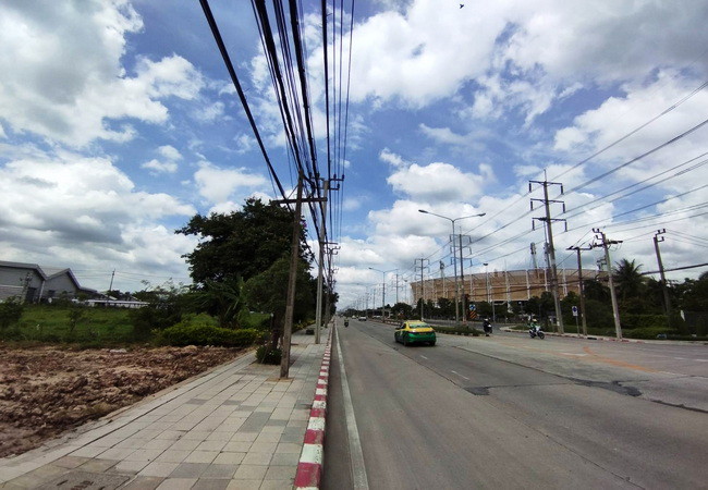 ขายที่ดิน ตรงข้ามบางกอกอารีน่า ติดถนนเชื่อมสัมพันธ์ หนองจอก กรุงเทพ เนื้อที่ 25-0-60.6 ไร่