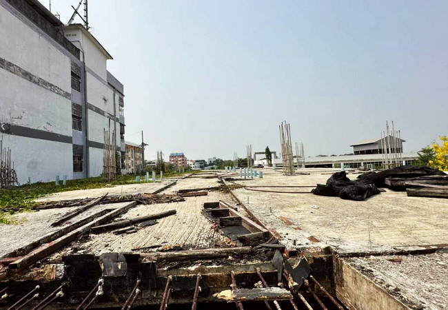 ขายที่ดิน ซอยลาดพร้าว 107 เขตบางกะปิ กรุงเทพมหานคร เนื้อที่ 121 ตร.ว. พร้อมสิ่งปลูกสร้าง