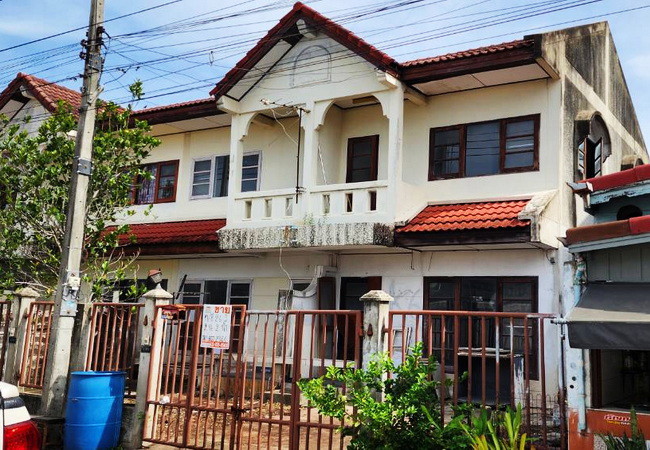 ขายทาวน์เฮ้าส์ หมู่บ้านสวนสุทธิดา คลอง 5 คลองหลวง ปทุมธานี เนื้อที่ 18 ตร.ว. 2 ชั้น 2 นอน 2 น้ำ