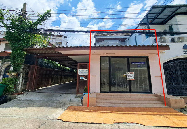 ให้เช่าทาวน์เฮ้าส์ หมู่บ้านอยู่เจริญ 29 ซอยรัชดาภิเษก 18 เนื้อที่ 22 ตร.ว. 2 ชั้น 4 นอน 4 น้ำ