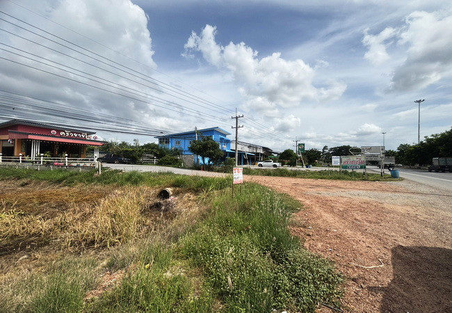ขายที่ดิน 213.7 ตร.ว. ใกล้ตลาดไร่ใหม่ ถนนเพชรเกษม อำเภอสามร้อยยอด ประจวบคีรีขันธ์