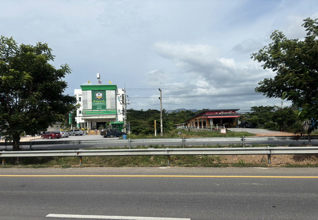 ขายที่ดิน 213.7 ตร.ว. ใกล้ตลาดไร่ใหม่ ถนนเพชรเกษม อำเภอสามร้อยยอด ประจวบคีรีขันธ์