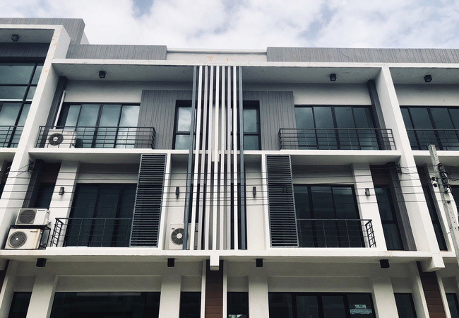 ขายโฮมออฟฟิศ หมู่บ้านซิลค์ทาวน์ สายไหม เนื้อที่ 24 ตร.ว. 3.5 ชั้น 3 นอน 3 น้ำ ทำเลดี