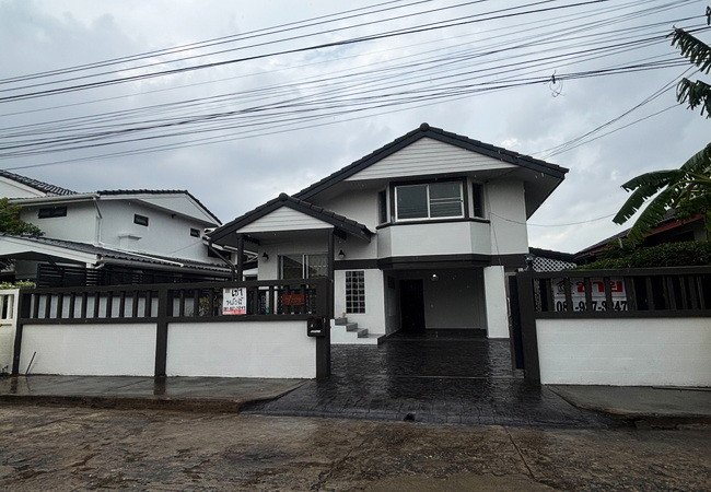 ขายและให้เช่าบ้านเดี่ยว หมู่บ้านสวนพงษ์เพชร ซอยแจ้งวัฒนะ 43 เนื้อที่ 56 ตร.ว. 2 ชั้น 3 นอน 2 น้ำ