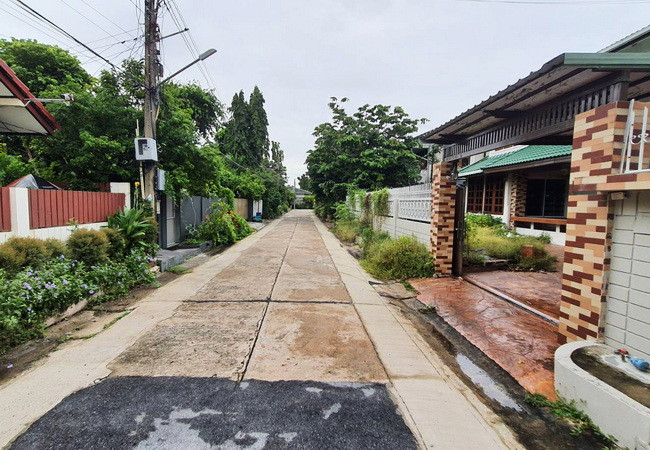ขายและให้เช่าบ้านเดี่ยว หมู่บ้านราชตฤณมัย พหลโยธิน เนื้อที่ 106 ตร.ว. 2 ชั้น 4 นอน 4 น้ำ