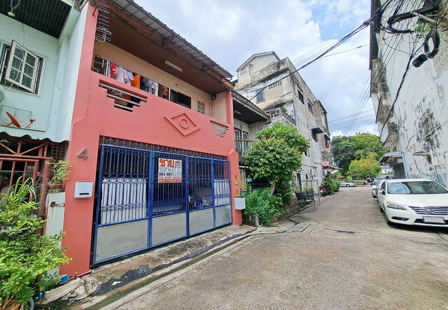 ขายทาวน์เฮ้าส์ ซอยลาดพร้าววังหิน 37 ลาดพร้าว กรุงเทพ เนื้อที่ 21 ตร.ว. 2 ชั้น 2 นอน 3 น้ำ